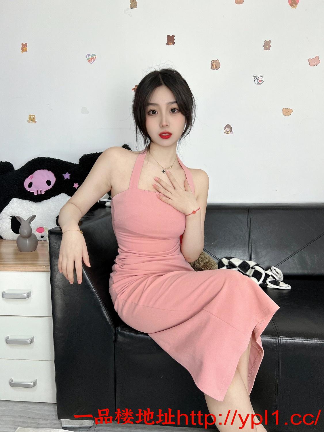 粉嫩苗条清纯小妹