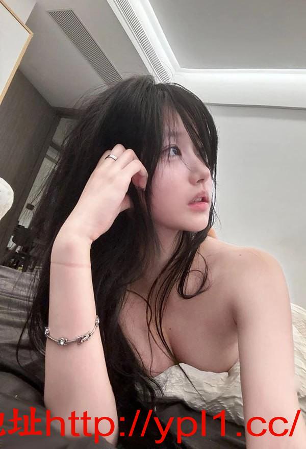 大一学生妹初下海兼职带工作室600/2小时
