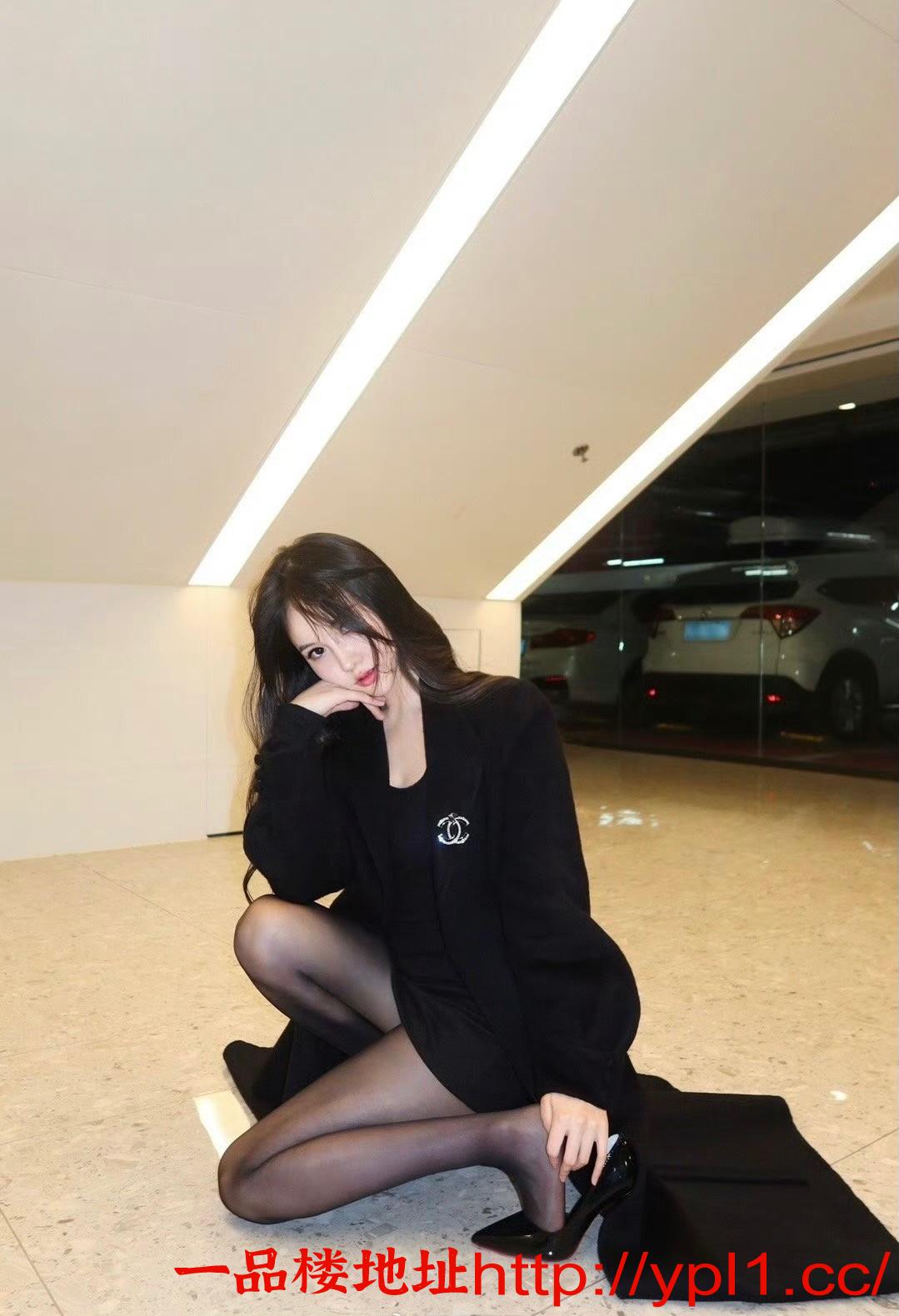 白嫩美乳姐姐