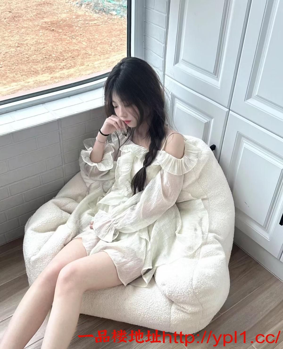 04白丝嫩妹